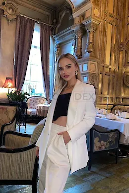 Angelina VIP - picture 1 of 5