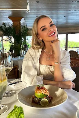 Angelina VIP - picture 1 of 5