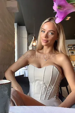 LAVELLE - picture 1 of 6