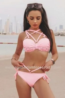 Amelia - picture 1 of 5