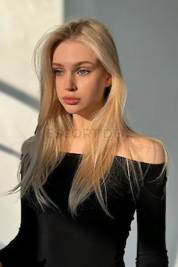 MONIQUE - picture 1 of 6