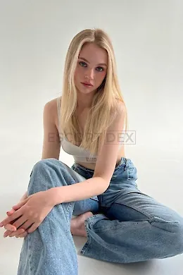 MONIQUE - picture 1 of 6