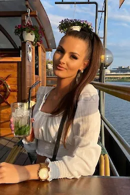 FAYE - picture 1 of 6