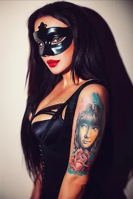 Tina - picture 1 of 4