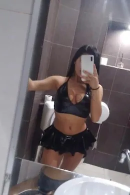 Ella - picture 1 of 3