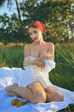 IMAN - picture 1 of 6