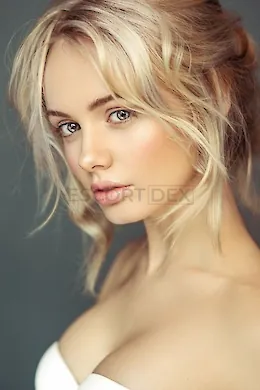 JUSTINA - picture 1 of 6