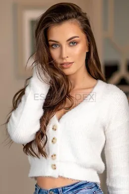 DEANNA - picture 1 of 6