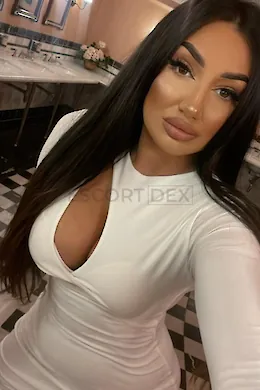 Natalie - picture 1 of 5