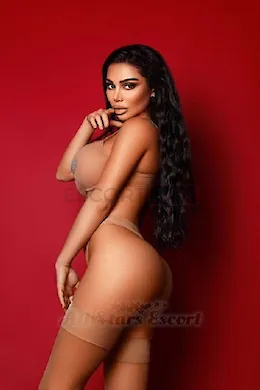 Leah - picture 1 of 5