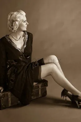 Mature Svetlana - picture 1 of 6