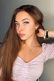 NAMRATA available in Parijs