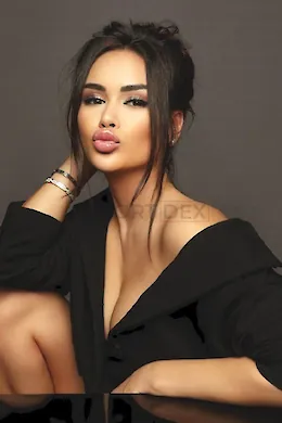 FANNIE - picture 1 of 6