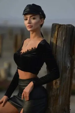 BETSY - picture 1 of 6