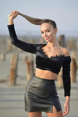 BETSY - picture 1 of 6