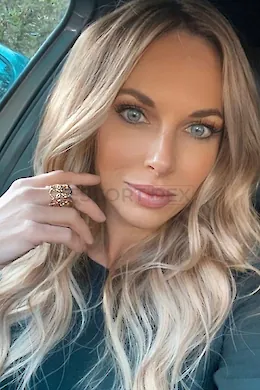 NICKI - picture 1 of 6