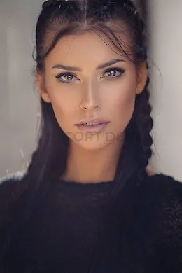 ALISHA - picture 1 of 6