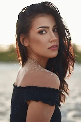 ALISHA - picture 1 of 6