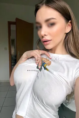 Sarah - picture 1 of 5