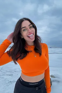 Sarah - picture 17147767097370 of 6