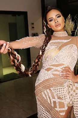 Amira - picture 1 of 3