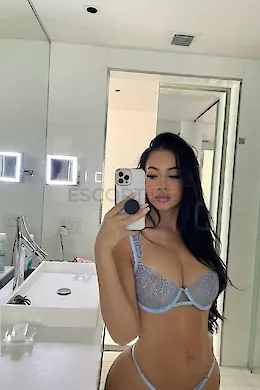 Leona - picture 1 of 3