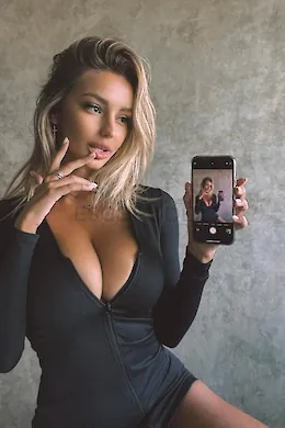 Monica - picture 1 of 3