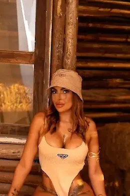 Antonella - picture 1 of 6