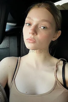 APARNA - picture 1 of 6