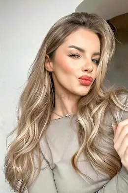 MARTINA - picture 1 of 6