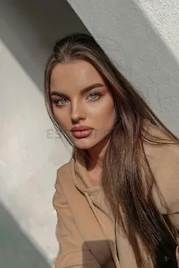 MARTINA - picture 1 of 6