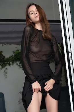 Julia - picture 1 of 4