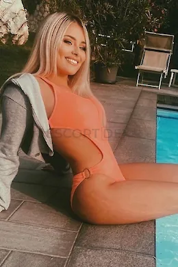 RENIE - picture 1 of 7