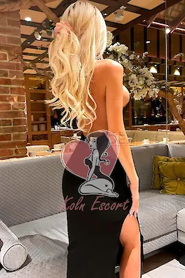 Evelyn - picture 1 of 6