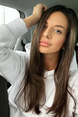 KIRSTIE - picture 1 of 6