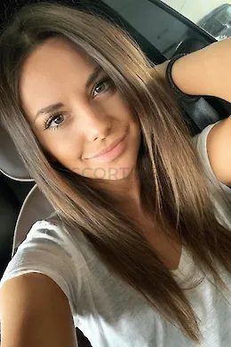 KIRSTIE - picture 1 of 6