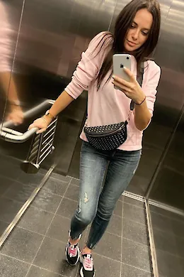 KIRSTIE - picture 1 of 6