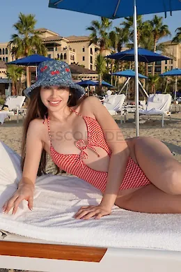 MIRIAM - picture 1 of 7