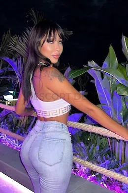 Molly - picture 1 of 6