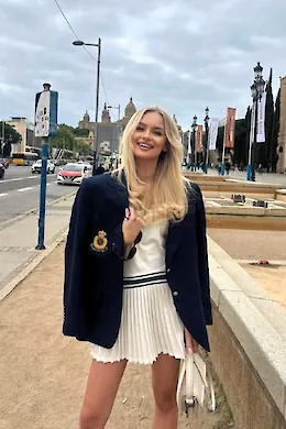 Wendy - picture 1 of 6