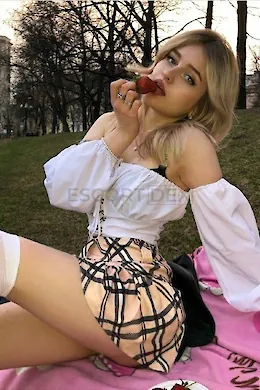 BENITA - picture 1 of 6