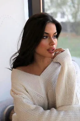 Karina - picture 1 of 6