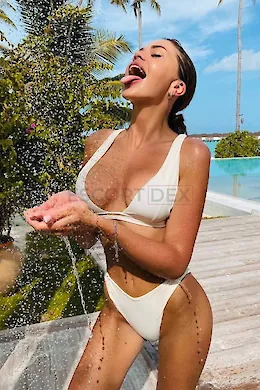 Karina &amp; Leyla - picture 1 of 6