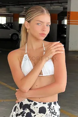 Erika - picture 1 of 6