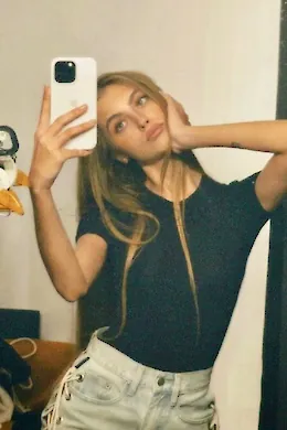 Jennifer - picture 1 of 6