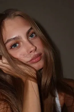 Jennifer - picture 1 of 6