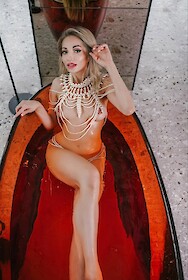 Nicole available in London