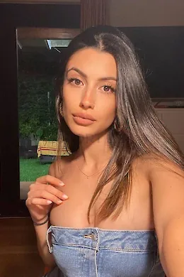 Robyn - picture 1 of 6