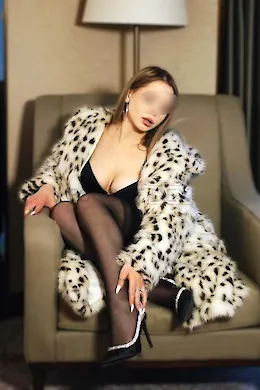 Ainhoa - picture 1 of 7