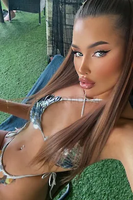 Trisha - picture 1 of 6